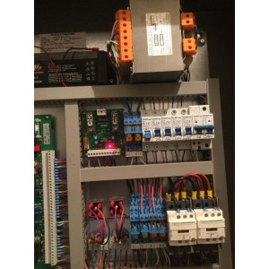 Τοποθέτηση πίνακα κίνησης υδραυλικού ανελκυστήρα  στη Γλυφάδα